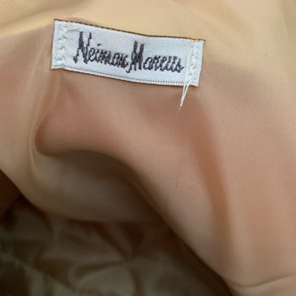 Neiman Marcius,  Orange carry all tote bag. - Picture 10 of 10